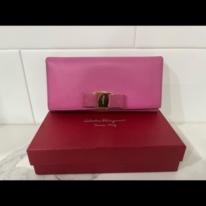 C Ferragamo pink bow long wallet